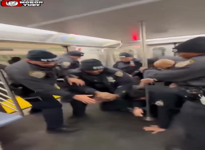 Video :One guy confronts ten police officers during a challenging arrest in the metro
